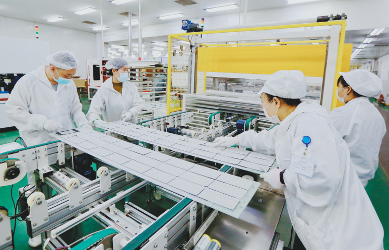 作为东北最大的光伏制造企业,锦州阳光能源坚持科技创新,研发